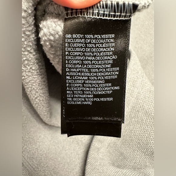 The North Face Quarter Zip. - Picture 5 of 6